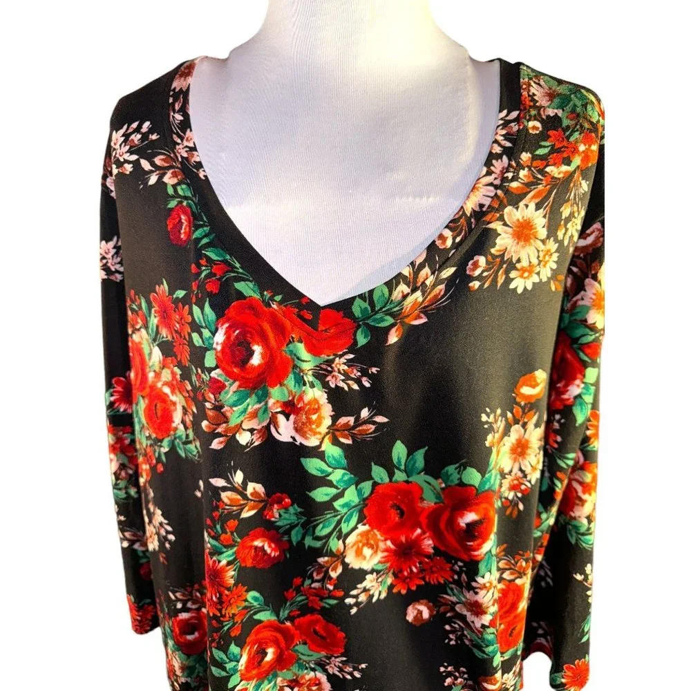 Pioneer Woman Black Tunic with Red Floral Design Women Size Medium - Picture 4 of 10